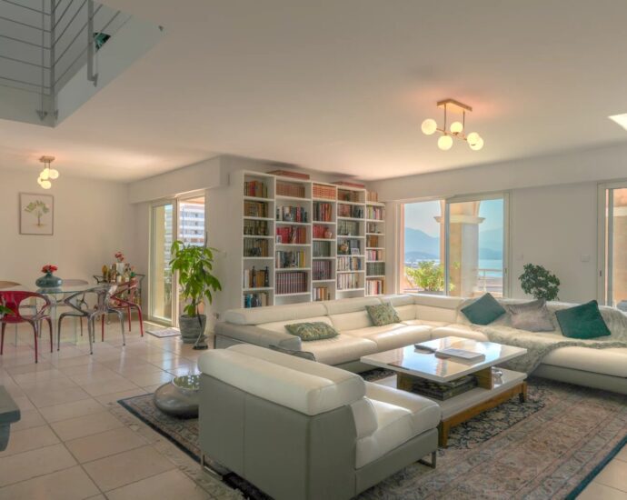 Ajaccio, Duplex Apartment, 4 Bedrooms, terrace, panoramic sea View, close to the Beach