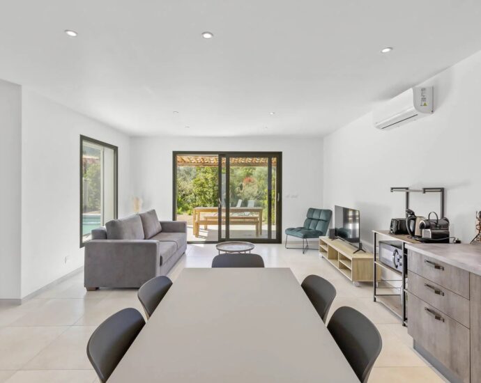 Exclusivité , Sainte-Lucie de Porto-Vecchio, Villa 4 chambres, piscine, vue montagnes, proche piscines naturelles et plages