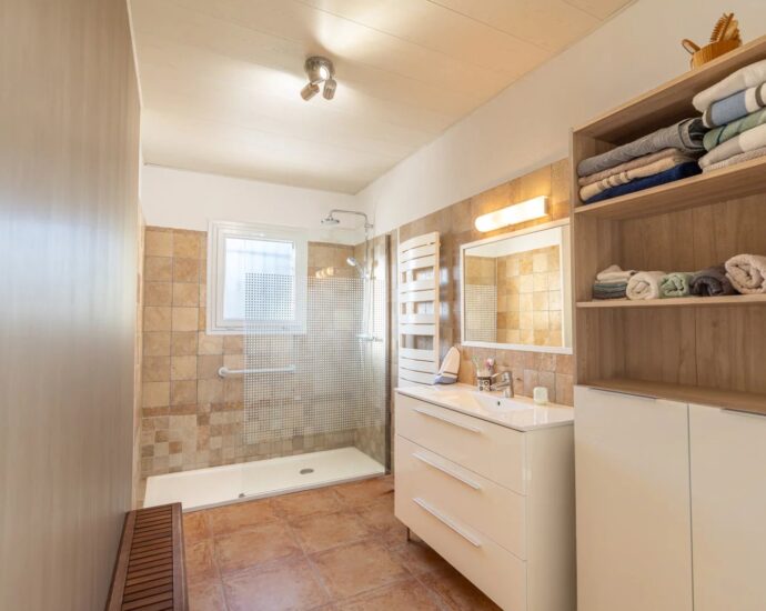 Porto-Vecchio. 3-Bedroom Villa with Studio. Panoramic View of the Port