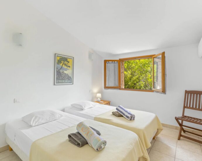 Sainte-Lucie de Porto-Vecchio, Property with 3 Homes, Pool, Near the River and Pinarello Beach