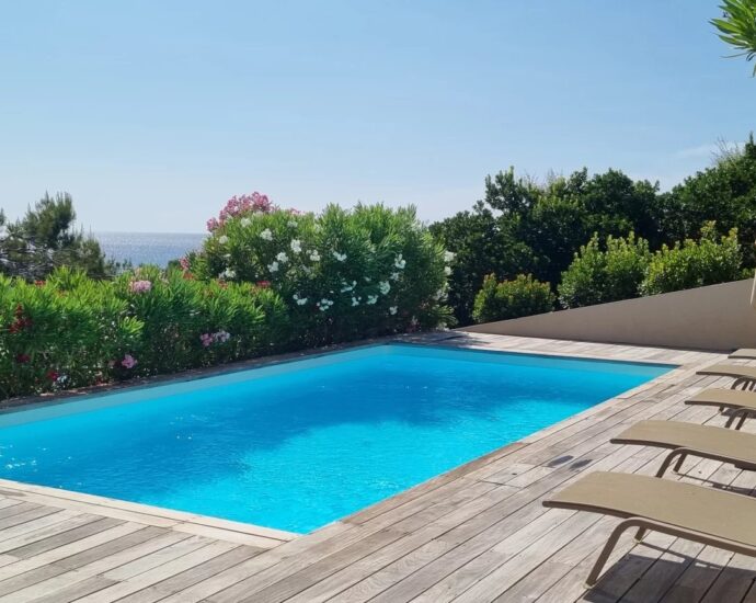 Pinarello, villa, 4 chambres, piscine, pied dans l&rsquo;eau, vue mer