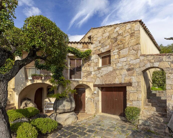 Sainte-Lucie de Porto-vecchio, Cavallone, architect-designed villa, 4 bedrooms, pool, sauna, panoramic sea view, close to the beach