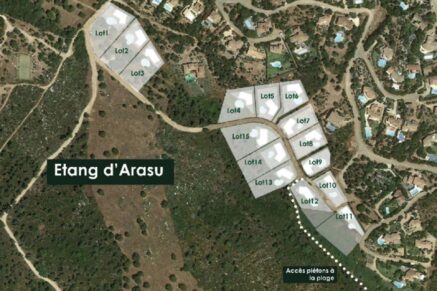 Arasu, Terrain à bâtir d&rsquo;environ 2 059 m&sup2; avec permis de construire, plage à pied