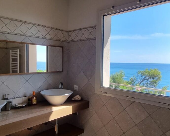 Pinarello, villa, 4 chambres, piscine, pied dans l&rsquo;eau, vue mer