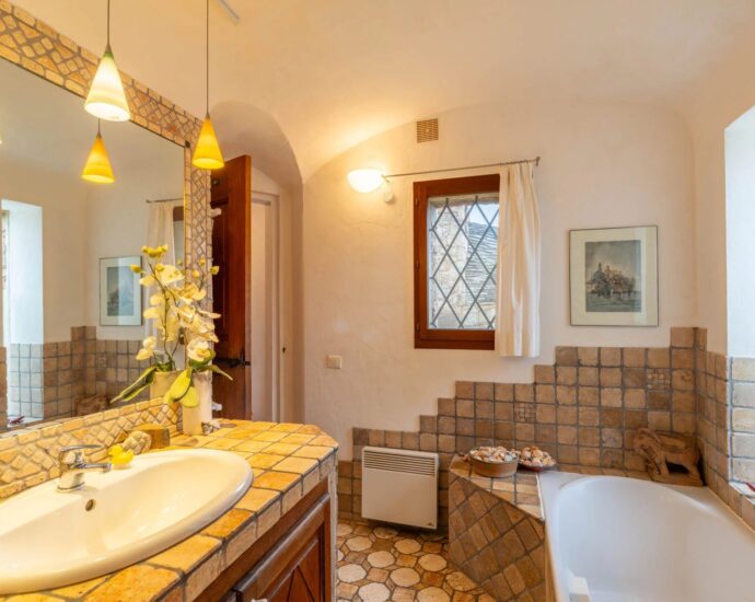 Sainte-Lucie de Porto-vecchio, Cavallone, architect-designed villa, 4 bedrooms, pool, sauna, panoramic sea view, close to the beach