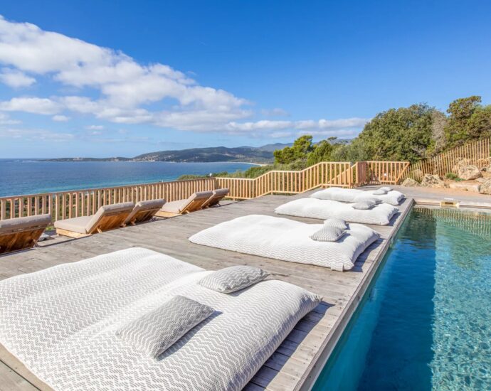 Olmeto, Villa contemporaine, vue mer et montagnes, 6 chambres,  piscine, proche plage