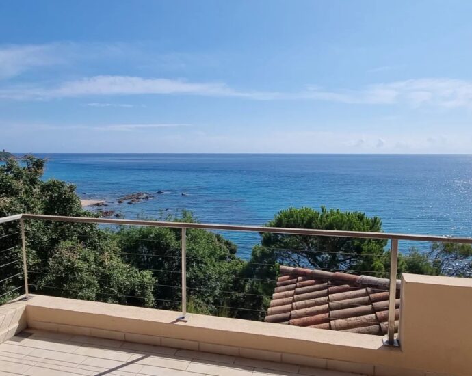 Pinarello, villa, 4 chambres, piscine, pied dans l&rsquo;eau, vue mer
