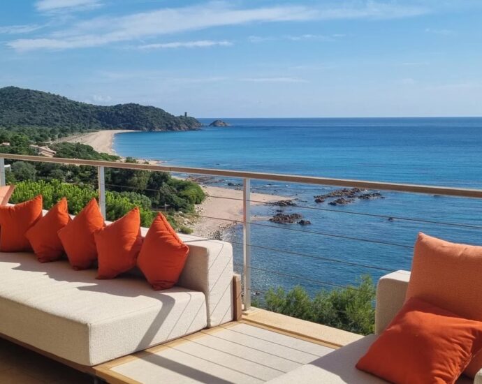 Pinarello, villa, 4 chambres, piscine, pied dans l&rsquo;eau, vue mer