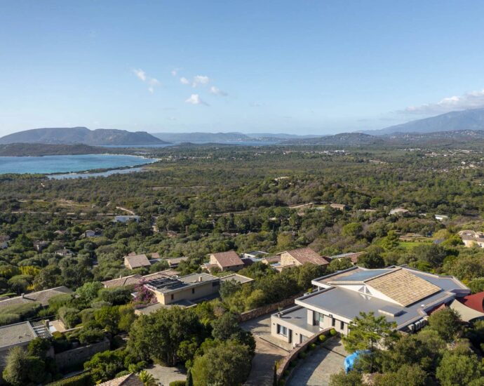 Arasu , Villa contemporaine, 8 chambres, piscine à  débordement, vue mer panoramique, proche plage