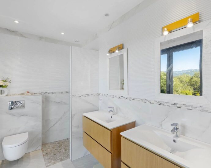 Arasu , Villa contemporaine, 8 chambres, piscine à  débordement, vue mer panoramique, proche plage