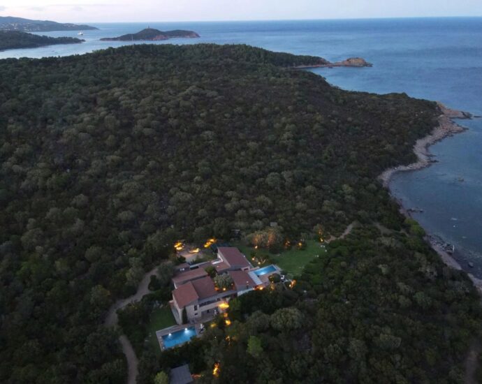 Cappiciola, Waterfront Property, 7 Bedrooms, 2 Pools, Direct Beach Access, Panoramic Sea Views
