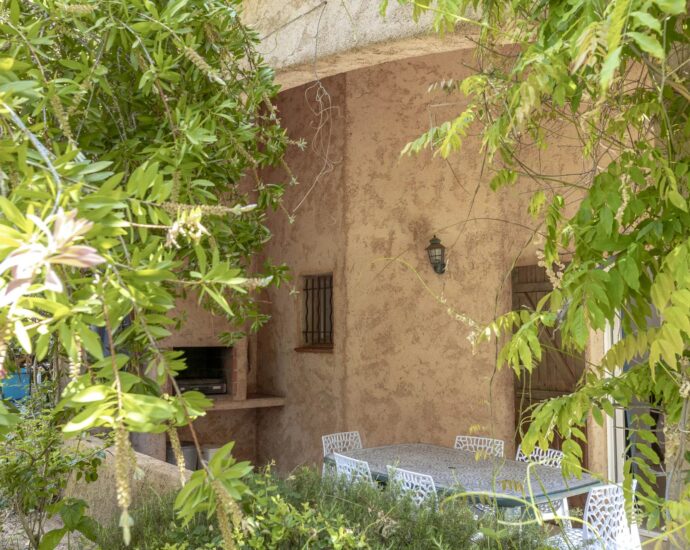 Sainte-Lucie de Porto-Vecchio, Property with 3 Homes, Pool, Near the River and Pinarello Beach