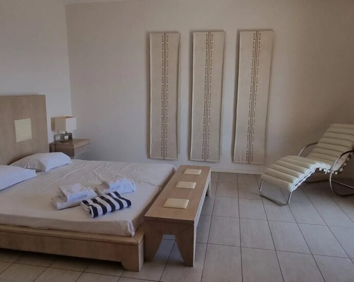 Pinarello, villa, 4 chambres, piscine, pied dans l&rsquo;eau, vue mer