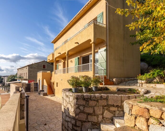 Porto-Vecchio. 3-Bedroom Villa with Studio. Panoramic View of the Port