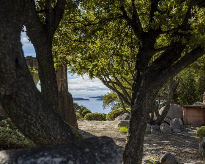 Sainte-Lucie de Porto-vecchio, Cavallone, architect-designed villa, 4 bedrooms, pool, sauna, panoramic sea view, close to the beach