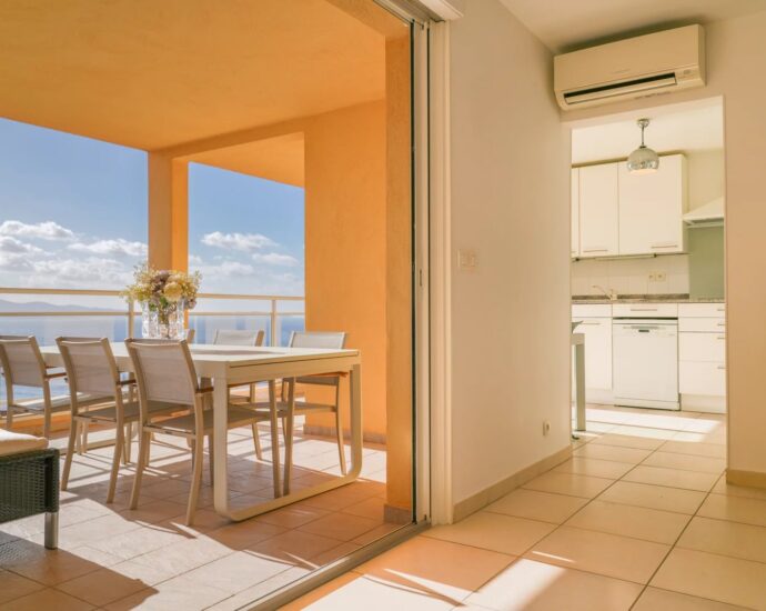 Ajaccio, Route des Sanguinaires, Panoramic sea view apartment, 3 Bedrooms, Terrace, Walking distance to the beach