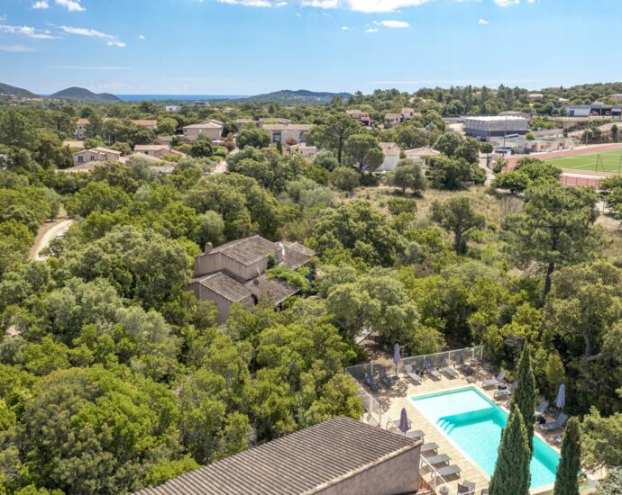 Sainte-Lucie de Porto-Vecchio, Property with 3 Homes, Pool, Near the River and Pinarello Beach