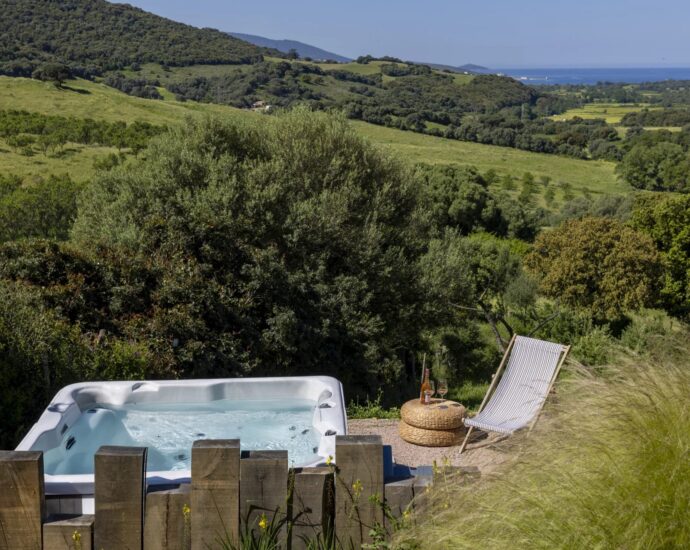 Propriano, 3 bedroom villa, swimming pool, sea and mountain views, close to the beach