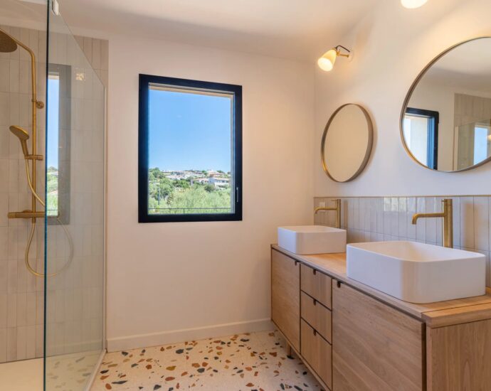 Exclusivité, Pinarello, Villa neuve en pierre, 4 chambres, piscine, vue mer et plage à pied