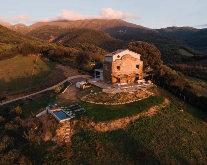 Propriano, 3 bedroom villa, swimming pool, sea and mountain views, close to the beach