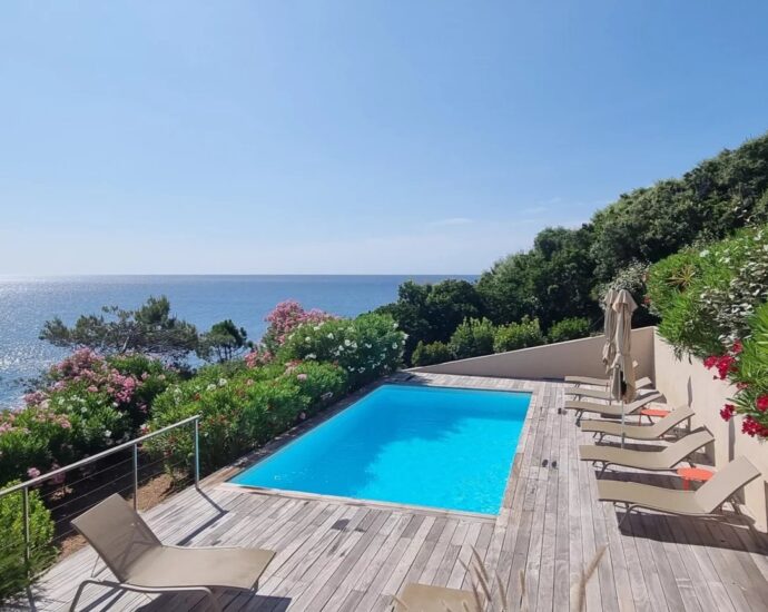 Pinarello, villa, 4 chambres, piscine, pied dans l&rsquo;eau, vue mer