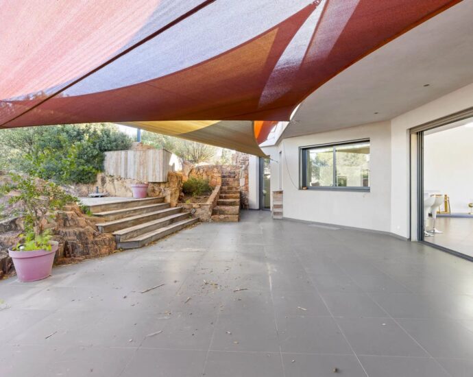 Arasu , Villa contemporaine, 8 chambres, piscine à  débordement, vue mer panoramique, proche plage