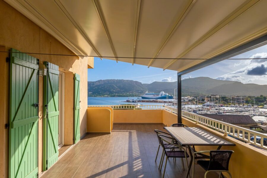 Porto-Vecchio. 3-Bedroom Villa with Studio. Panoramic View of the Port