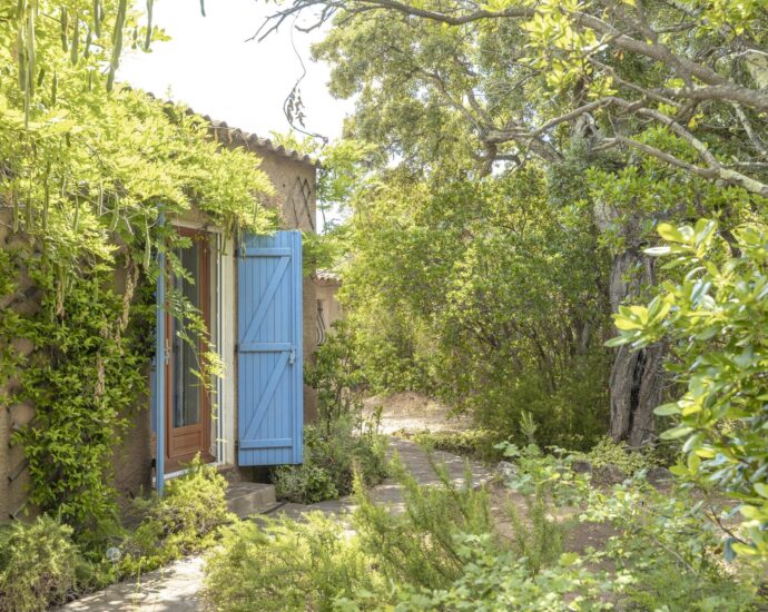 Sainte-Lucie de Porto-Vecchio, Property with 3 Homes, Pool, Near the River and Pinarello Beach