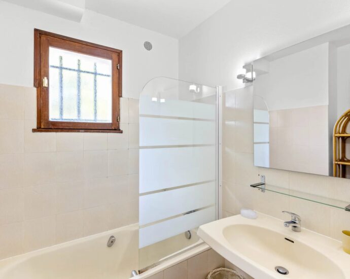 Sainte-Lucie de Porto-Vecchio, Property with 3 Homes, Pool, Near the River and Pinarello Beach