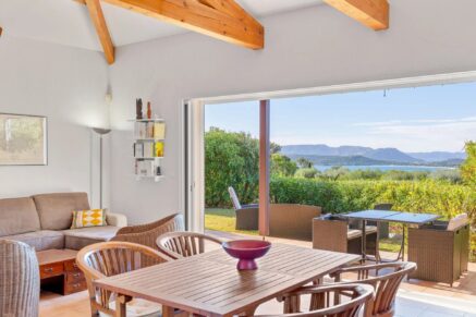 Exclusivité, Arasu, Villa 3 chambres, avec piscine, vue mer, à proximité de la plage du Cabanon Bleu