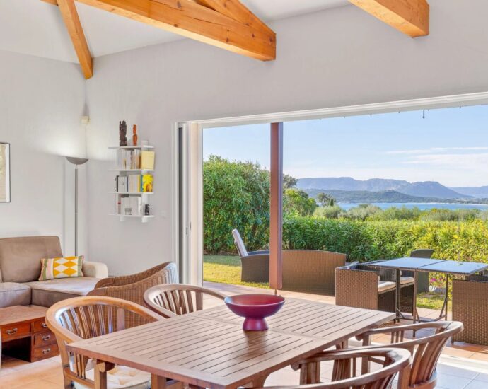 Exclusivité, Arasu, Villa 3 chambres, avec piscine, vue mer, à proximité de la plage du Cabanon Bleu