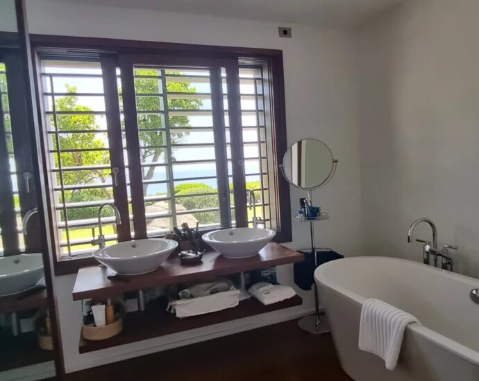 Cappiciola, Waterfront Property, 7 Bedrooms, 2 Pools, Direct Beach Access, Panoramic Sea Views