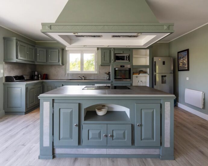 Sainte-Lucie de Porto-Vecchio, 8-Bedroom Villa, Pool, Sea View, Close to the Beach