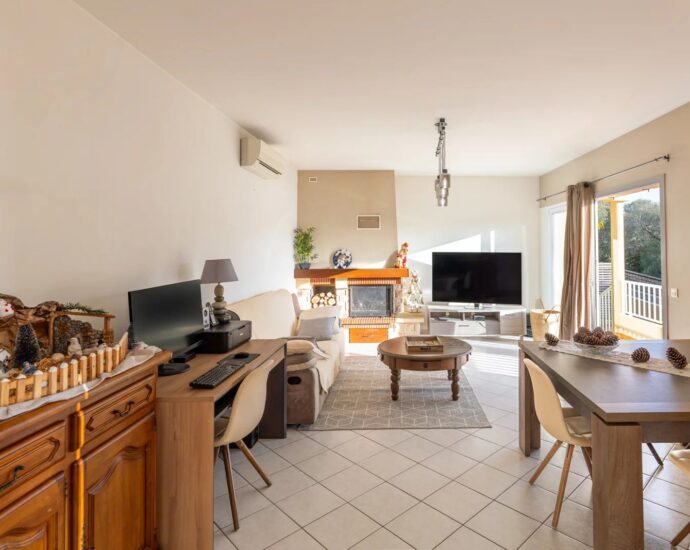 Porto-Vecchio. 3-Bedroom Villa with Studio. Panoramic View of the Port