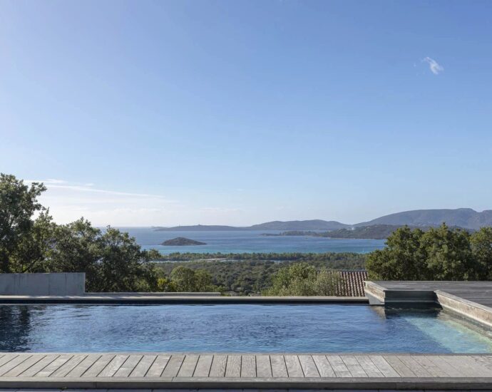 Arasu, Contemporary villa, 8 bedrooms, infinity pool, panoramic sea view, close to the beach