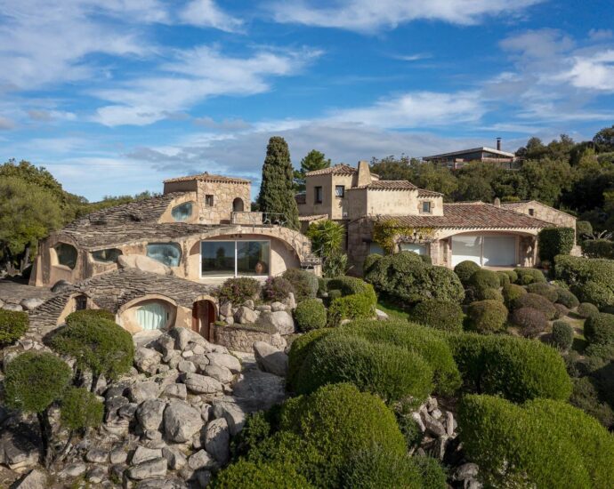 Sainte-Lucie de Porto-vecchio, Cavallone, architect-designed villa, 4 bedrooms, pool, sauna, panoramic sea view, close to the beach