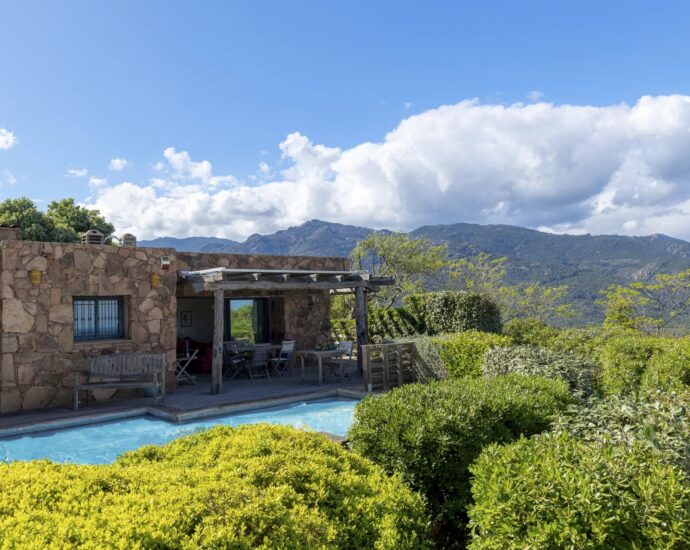 Porto-Vecchio, 3 Bedroom Villa, Pool, Sea and Mountain View