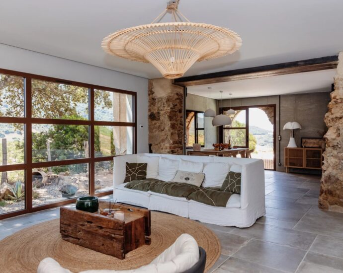 Propriano, 3 bedroom villa, swimming pool, sea and mountain views, close to the beach