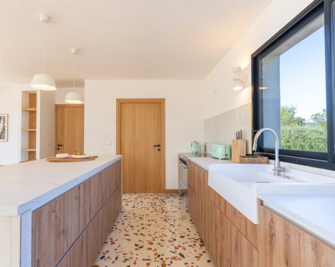 Exclusivité, Pinarello, Villa neuve en pierre, 4 chambres, piscine, vue mer et plage à pied