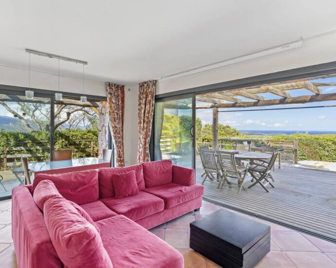 Porto-Vecchio, 3 Bedroom Villa, Pool, Sea and Mountain View