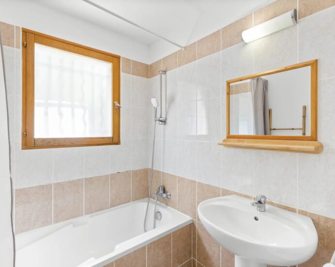 Sainte-Lucie de Porto-Vecchio, Property with 3 Homes, Pool, Near the River and Pinarello Beach