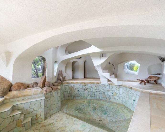 Sainte-Lucie de Porto-vecchio, Cavallone, architect-designed villa, 4 bedrooms, pool, sauna, panoramic sea view, close to the beach