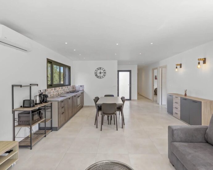 Exclusivité , Sainte-Lucie de Porto-Vecchio, Villa 4 chambres, piscine, vue montagnes, proche piscines naturelles et plages