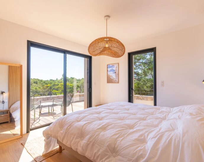 Exclusivité, Pinarello, Villa neuve en pierre, 4 chambres, piscine, vue mer et plage à pied