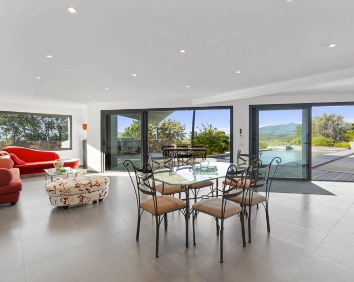 Arasu , Villa contemporaine, 8 chambres, piscine à  débordement, vue mer panoramique, proche plage