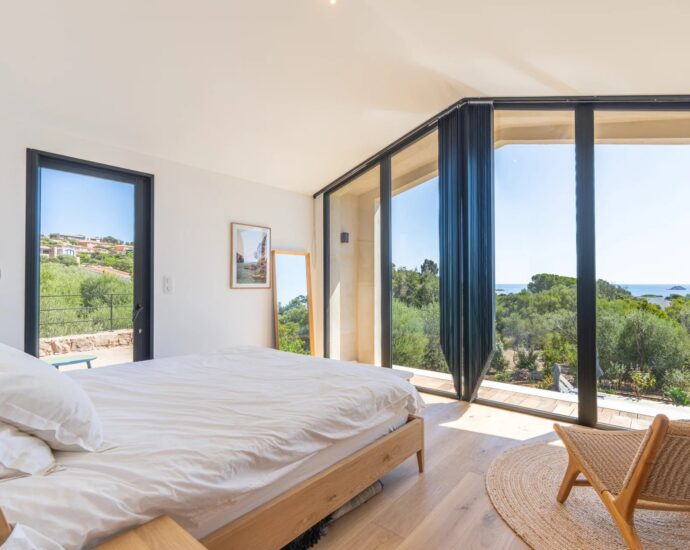 Exclusivité, Pinarello, Villa neuve en pierre, 4 chambres, piscine, vue mer et plage à pied