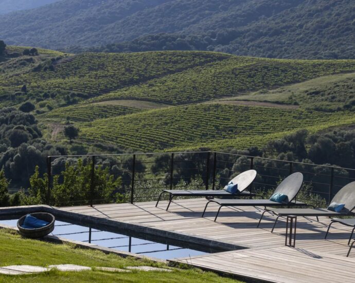 Propriano, 3 bedroom villa, swimming pool, sea and mountain views, close to the beach