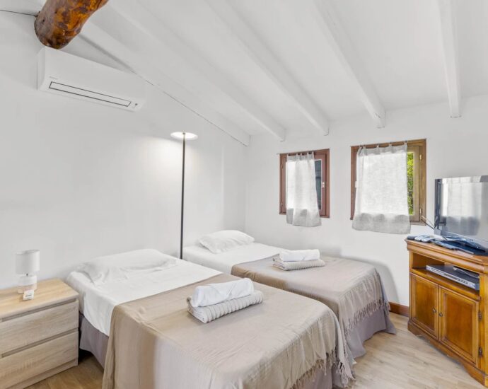 Sainte-Lucie de Porto-Vecchio, Property with 3 Homes, Pool, Near the River and Pinarello Beach