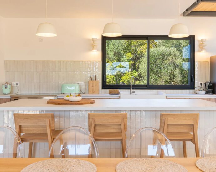 Exclusivité, Pinarello, Villa neuve en pierre, 4 chambres, piscine, vue mer et plage à pied