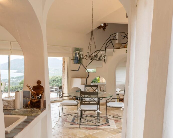 Sainte-Lucie de Porto-vecchio, Cavallone, architect-designed villa, 4 bedrooms, pool, sauna, panoramic sea view, close to the beach